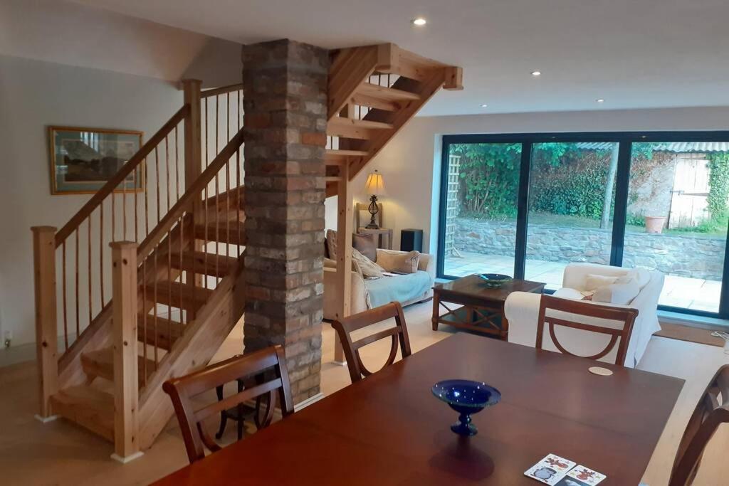 Characterful Cottage Adjacent To An Orchard Brockley Exterior photo